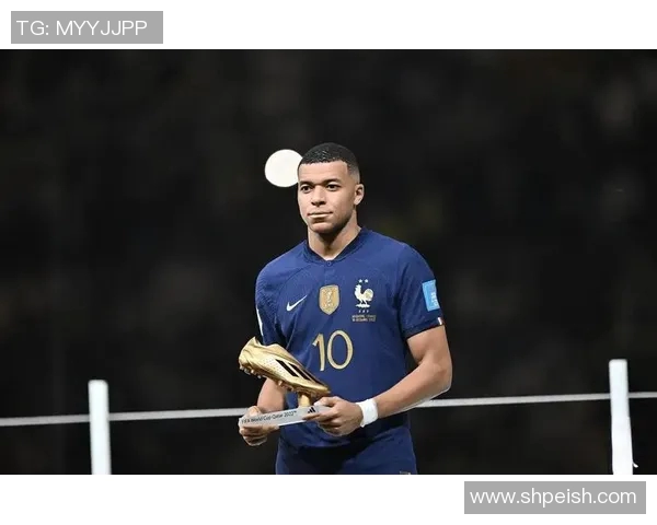 南美小个子足球明星的传奇之路与辉煌成就揭秘